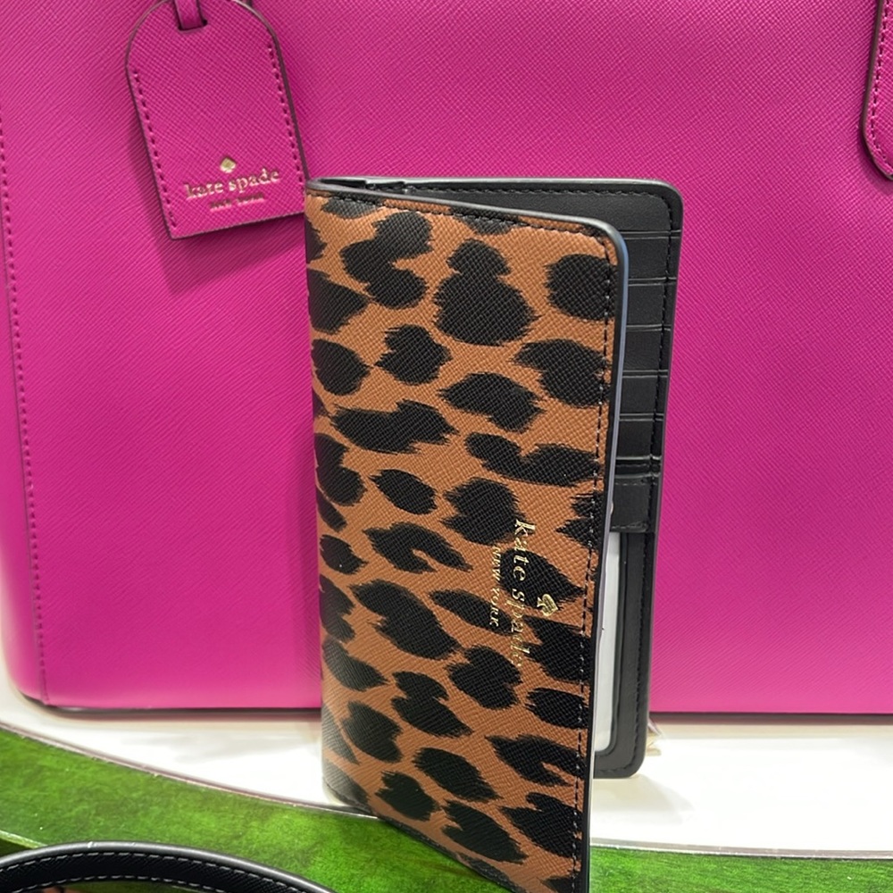 Kate Spade Schuyler Large Slim Bifold Wallet
COLOR:
Multi
NWT - Picture 8 of 16